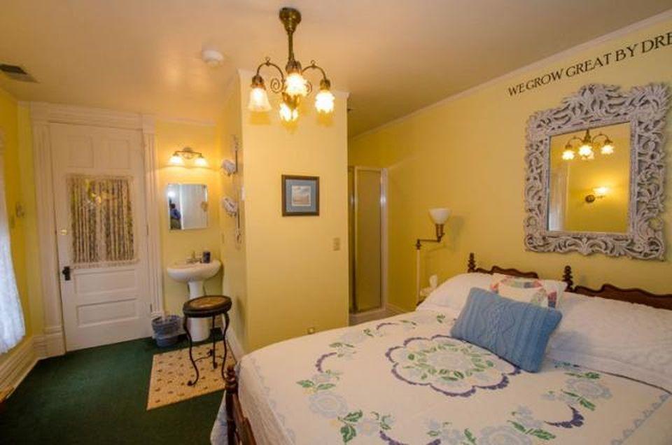 Innisfree Bed & Breakfast South Bend Exterior photo